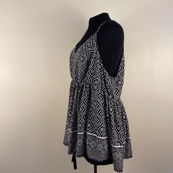 Torrid Tank Top Spag Strap Elastic Waist Blk Wht Zip Tassel Flowy - Picture 2 of 14